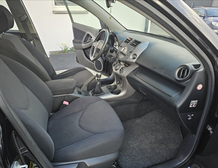 Toyota RAV4 Kombi 2,2 l 100 kw