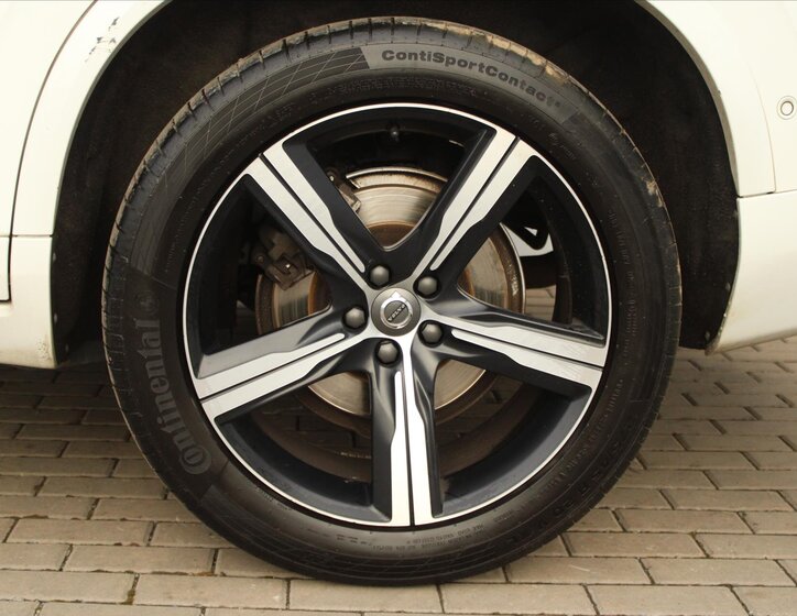 Volvo XC90 SUV 2,0 l 173 kw