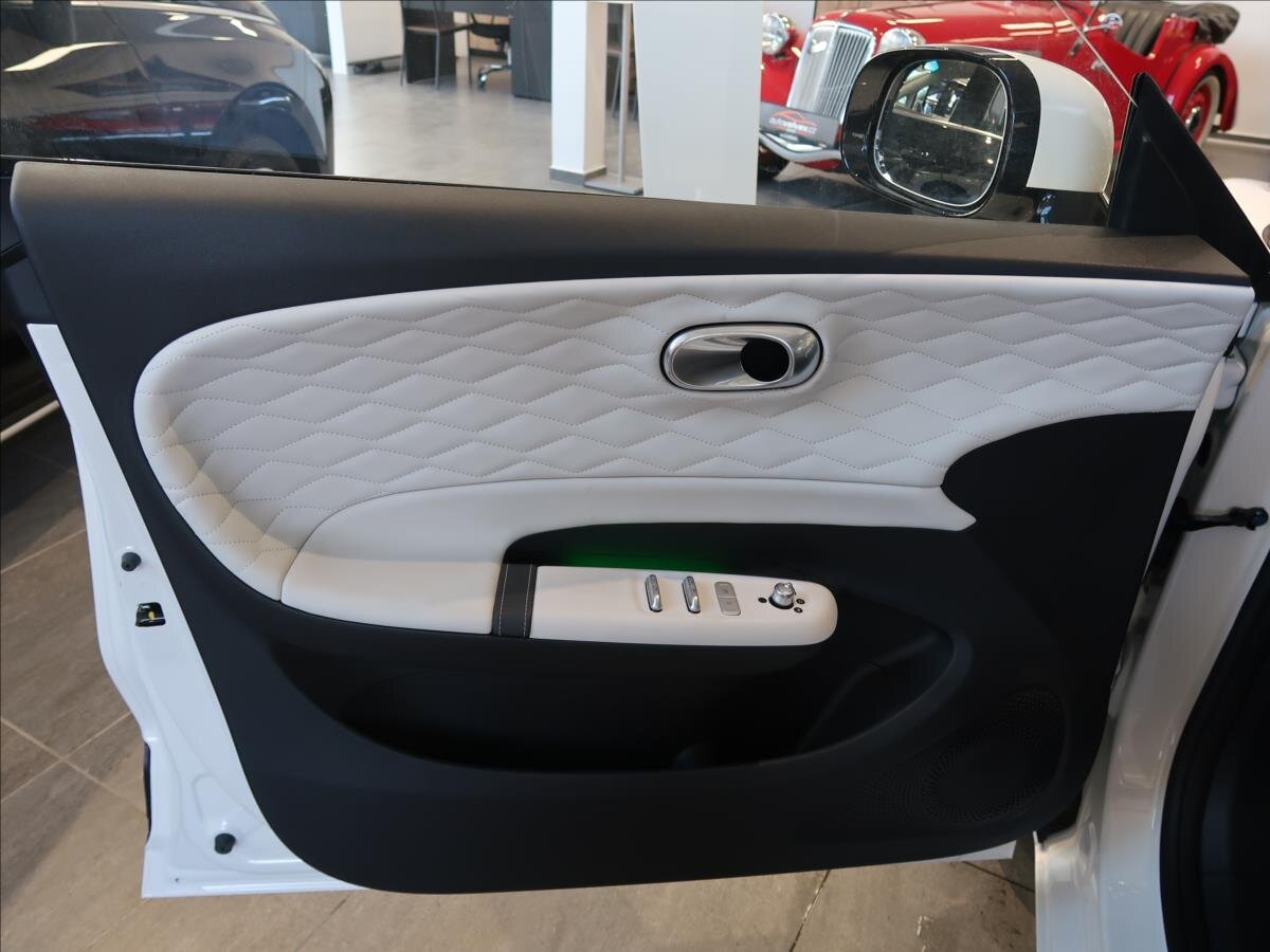 Dongfeng Box Hatchback 0,0 70 kw