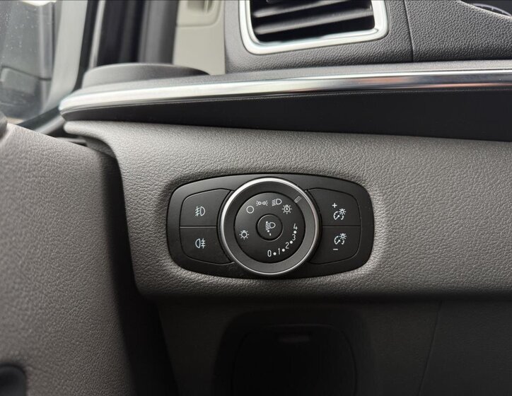 Ford Tourneo Custom Ostatní 2,0 l 136 kw