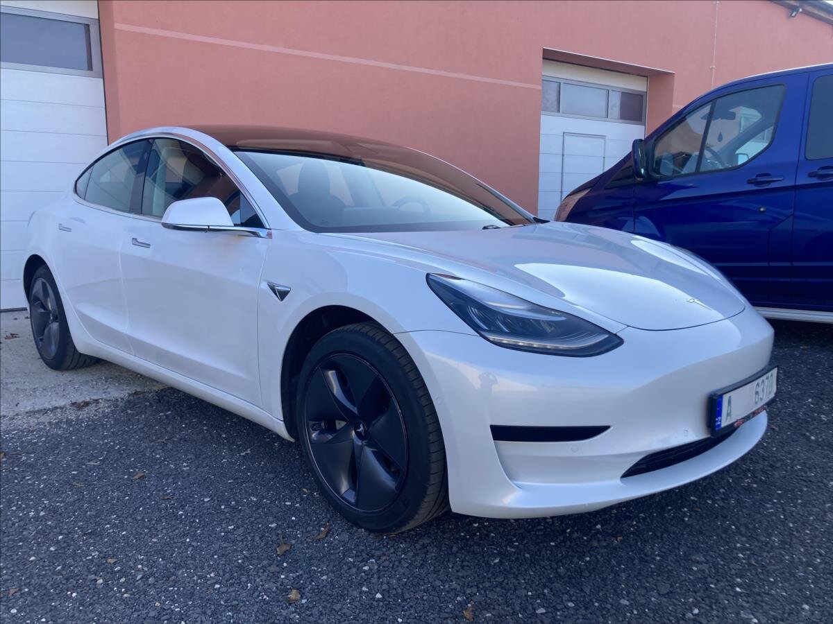 Tesla Model 3 Sedan 0,0 208 kw