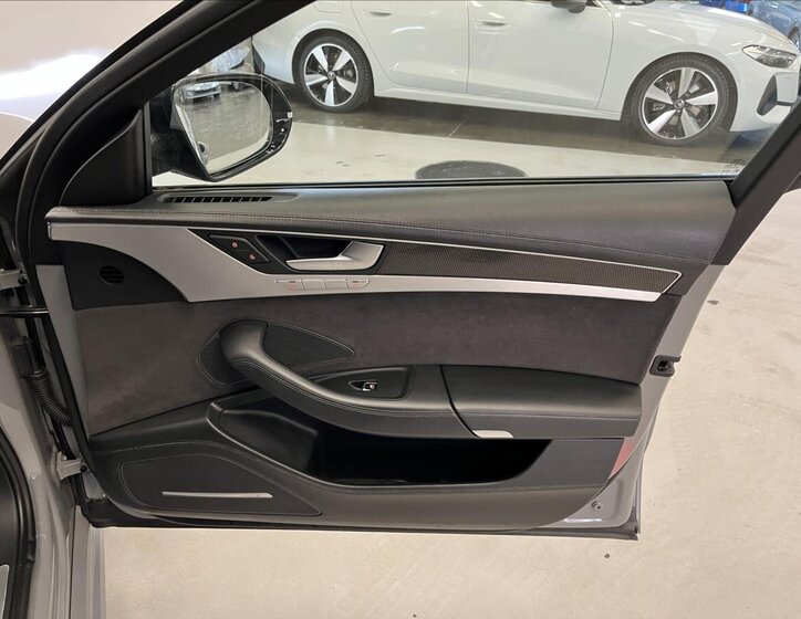 Audi S8 Sedan 4,0 l 445 kw