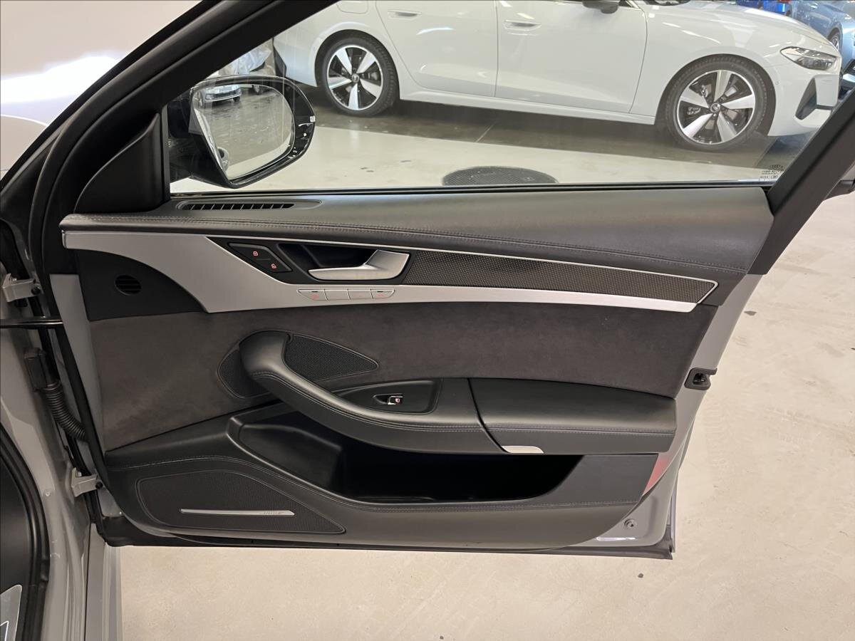 Audi S8 Sedan 4,0 l 445 kw