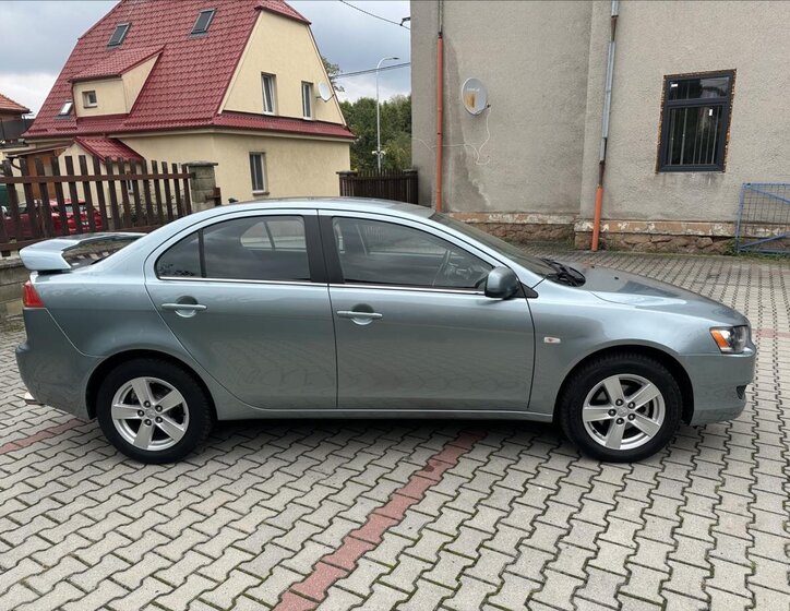 Mitsubishi Lancer Sedan 1,8 l 105 kw