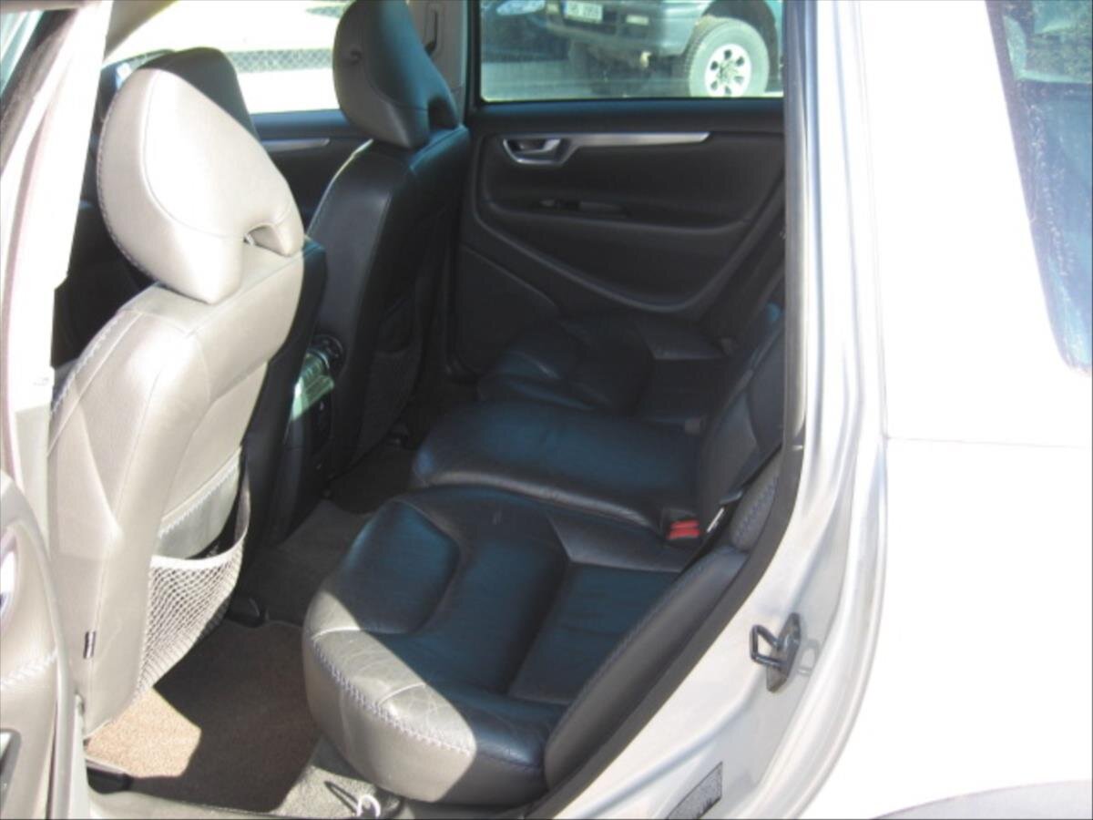 Volvo XC70 Kombi 2,4 l 120 kw