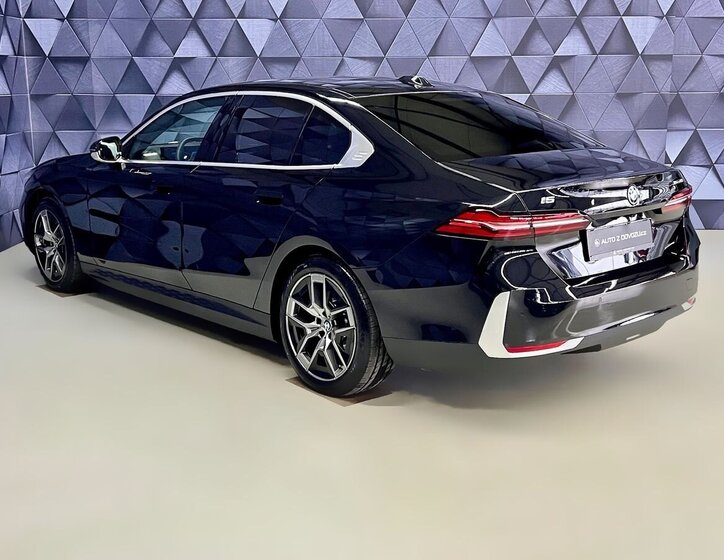 BMW Ostatní Sedan / Limuzína 0,0 290 kw