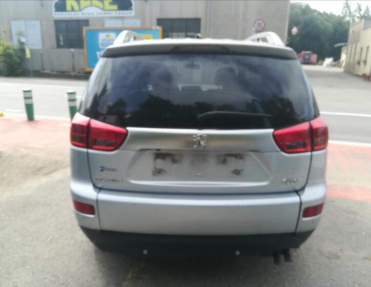 Peugeot 4007 10