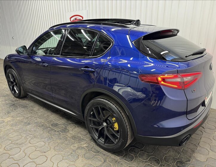 Alfa Romeo Stelvio 6