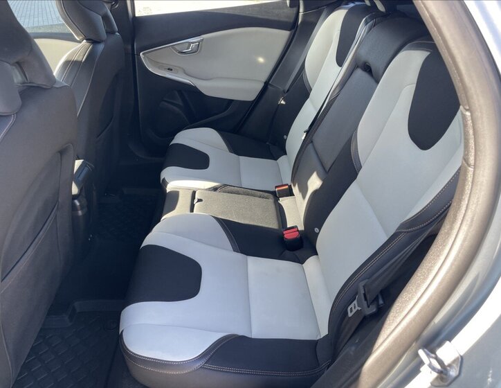 Volvo V40 Hatchback 2,0 l 140 kw