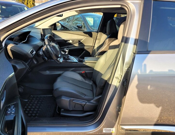Peugeot 5008 SUV 1,5 l 96 kw