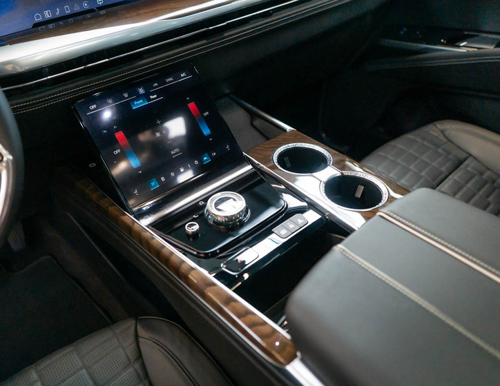 Cadillac Escalade 28