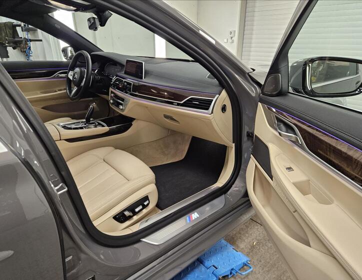 BMW Řada 7 20