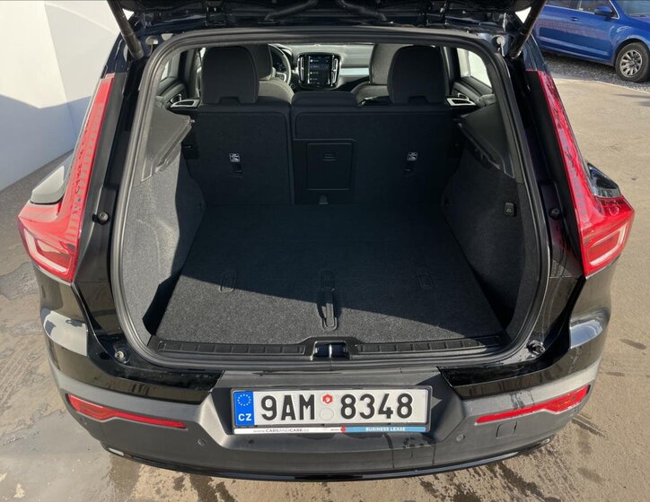 Volvo XC40 SUV / Terénní 2,0 l 145 kw
