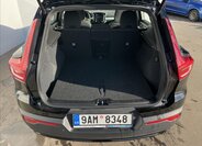Volvo XC40 SUV / Terénní 2,0 l 145 kw