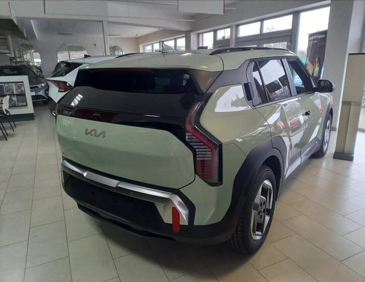 KIA EV3 4