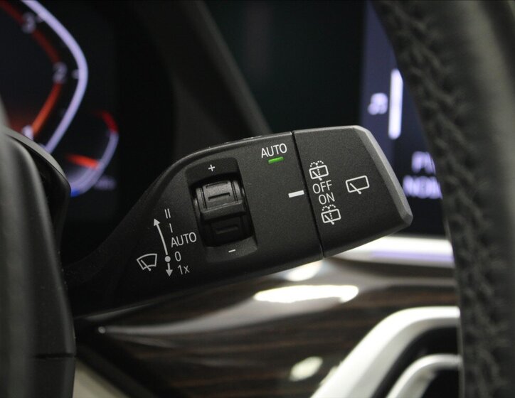 BMW X7 SUV / Terénní 3,0 l 195 kw