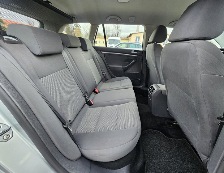 Volkswagen Golf Kombi 2,0 l 77 kw