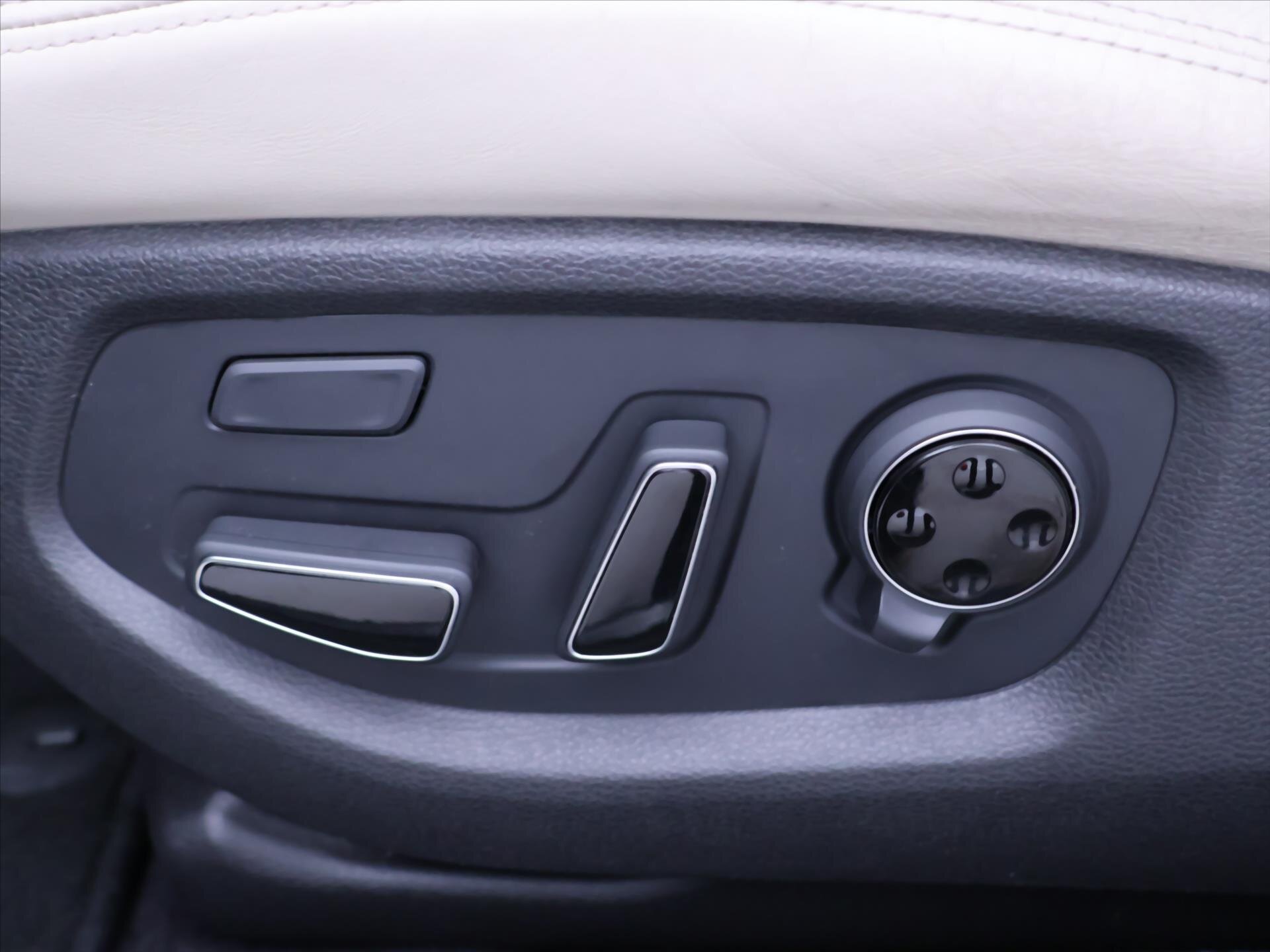 Hyundai Genesis Sedan / Limuzína 3,8 l 232 kw