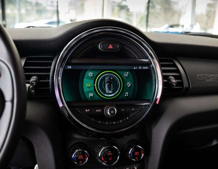 Mini Cooper Hatchback 2,0 l 225 kw