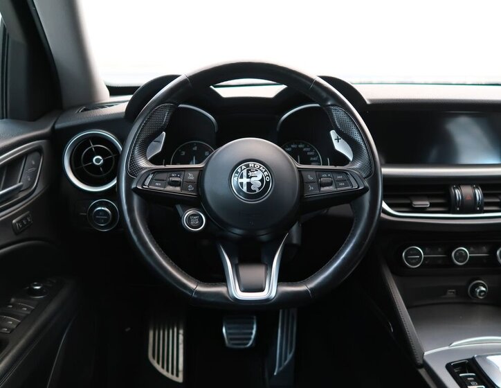 Alfa Romeo Stelvio 28