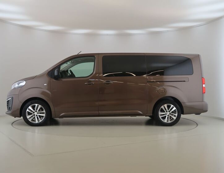 Peugeot Traveller 8