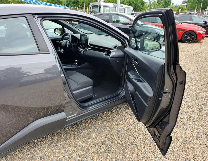 Toyota C-HR Hatchback 1,8 l 72 kw