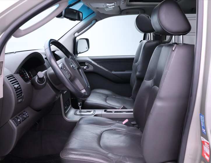 Nissan Pathfinder 12