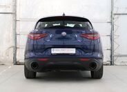 Alfa Romeo Stelvio 8