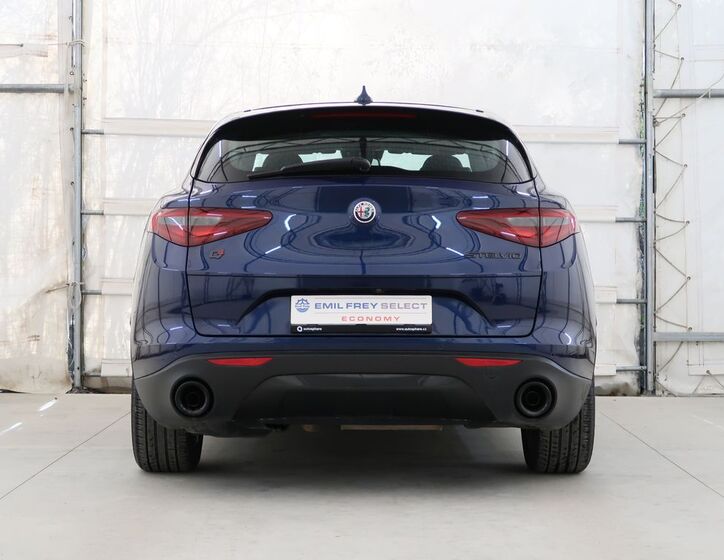 Alfa Romeo Stelvio 8