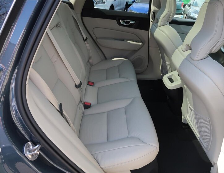 Volvo XC60 SUV / Terénní 2,0 l 145 kw