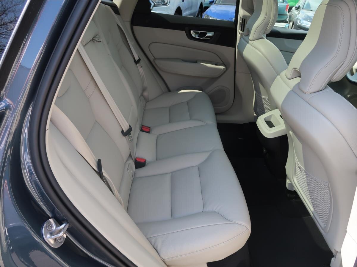 Volvo XC60 SUV / Terénní 2,0 l 145 kw