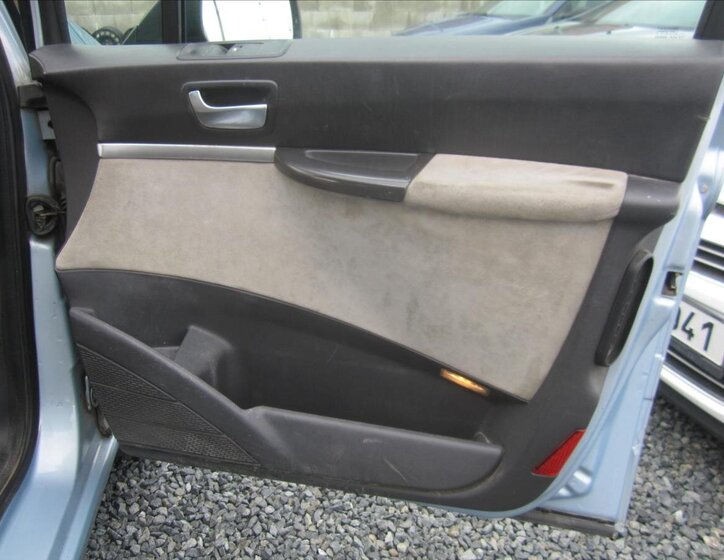 Peugeot 807 Kombi 2,2 l 94 kw