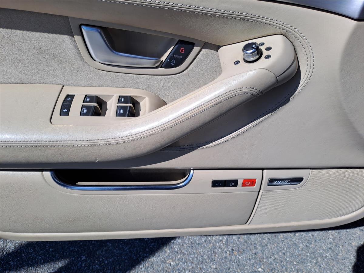 Audi A8 Sedan / Limuzína 4,1 l 240 kw