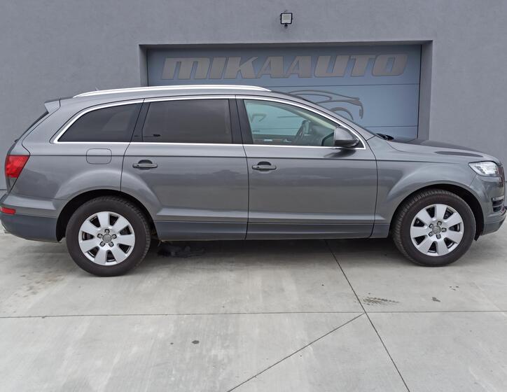 Audi Q7 4
