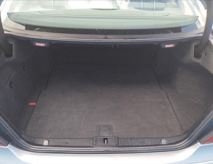 Mercedes-Benz Třídy E Sedan / Limuzína 1,8 l 120 kw