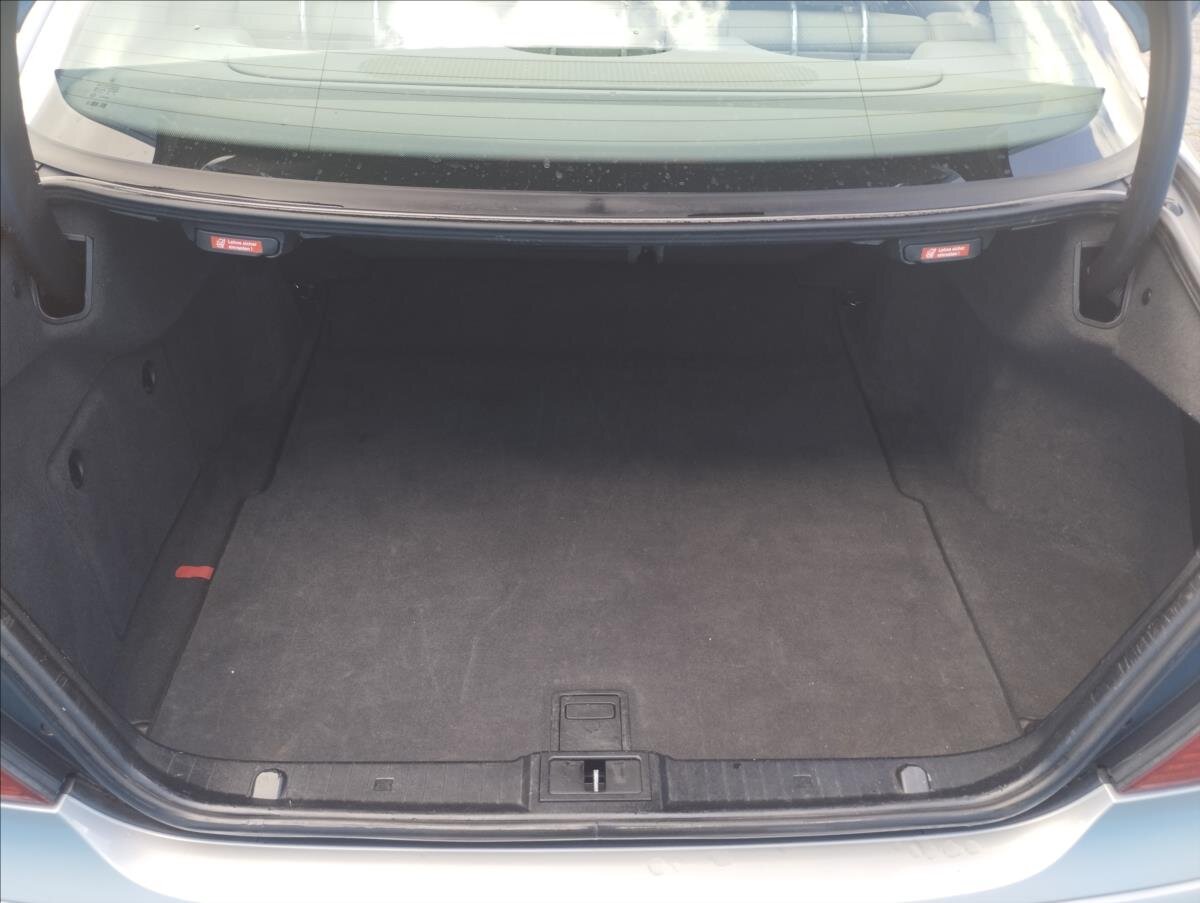 Mercedes-Benz Třídy E Sedan / Limuzína 1,8 l 120 kw