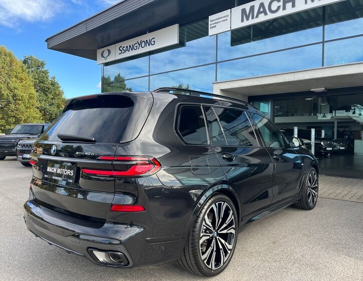 BMW X7 SUV / Terénní 3,0 l 250 kw