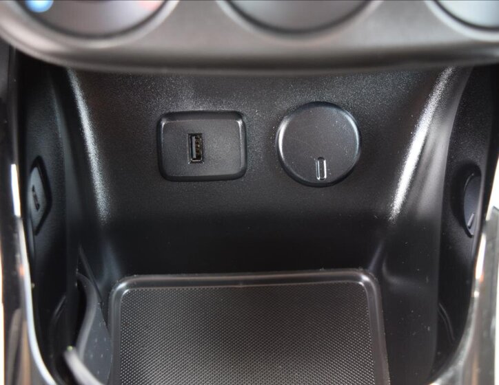 Opel Adam Hatchback 999,0 66 kw