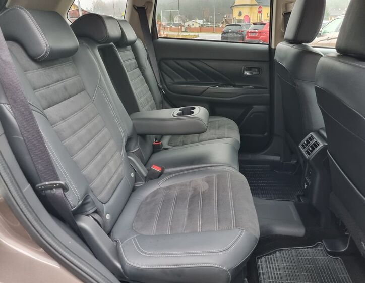 Mitsubishi Outlander 11