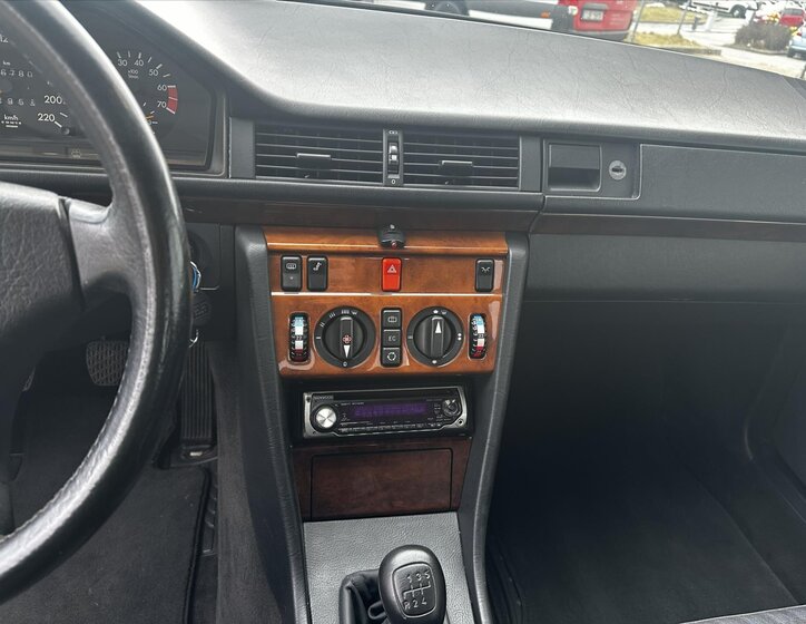 Mercedes-Benz 124 Kupé 1,9 l 100 kw