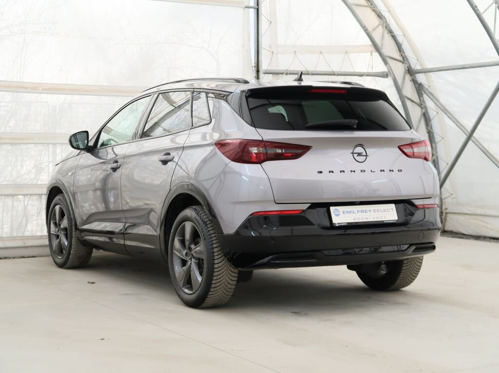 Opel Grandland SUV 1,2 l 96 kw