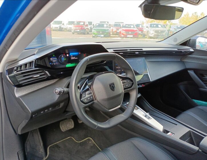 Peugeot 308 Hatchback 1,6 l 110 kw