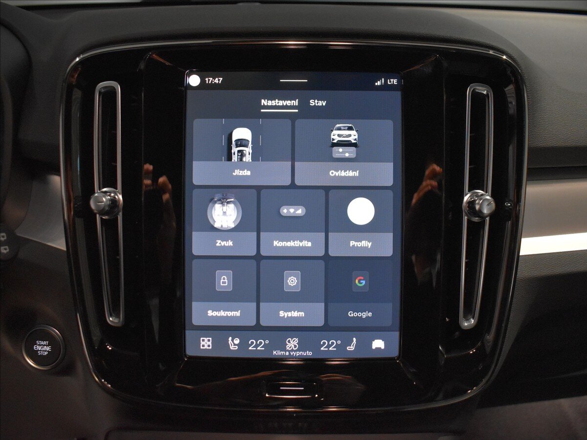 Volvo XC40 SUV / Terénní 2,0 l 120 kw