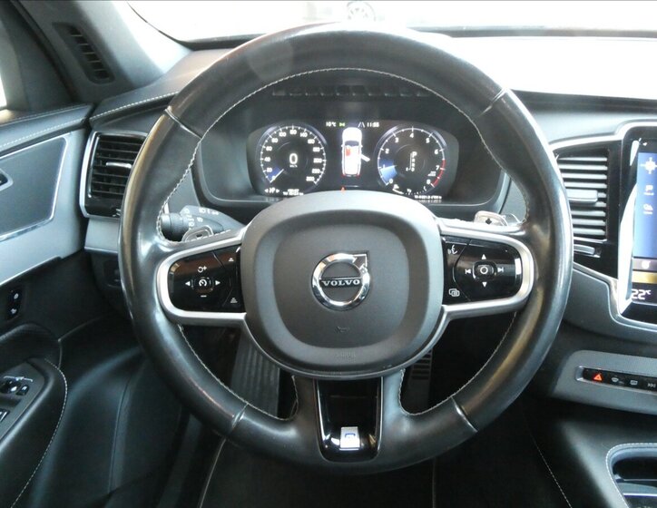 Volvo XC90 SUV / Terénní 2,0 l 228 kw