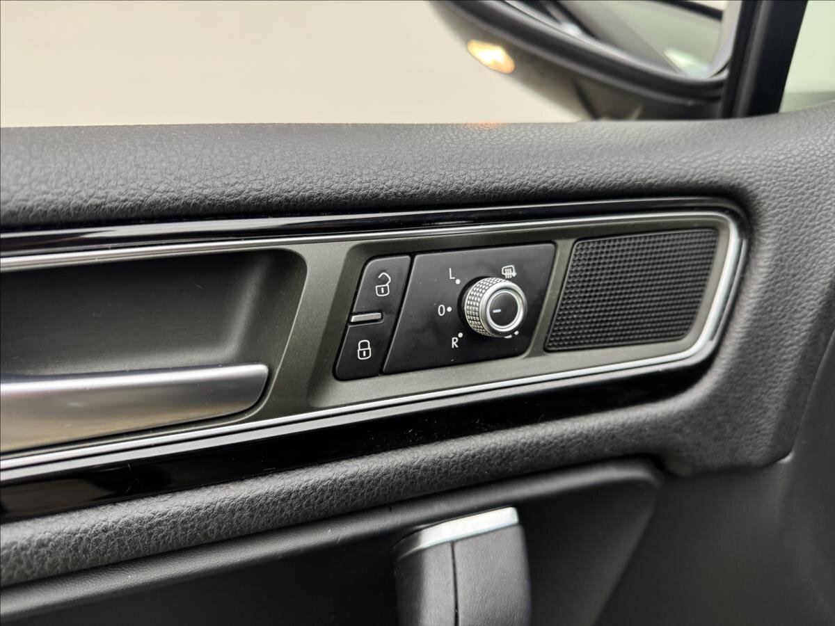 Volkswagen Touareg SUV / Terénní 3,0 l 193 kw