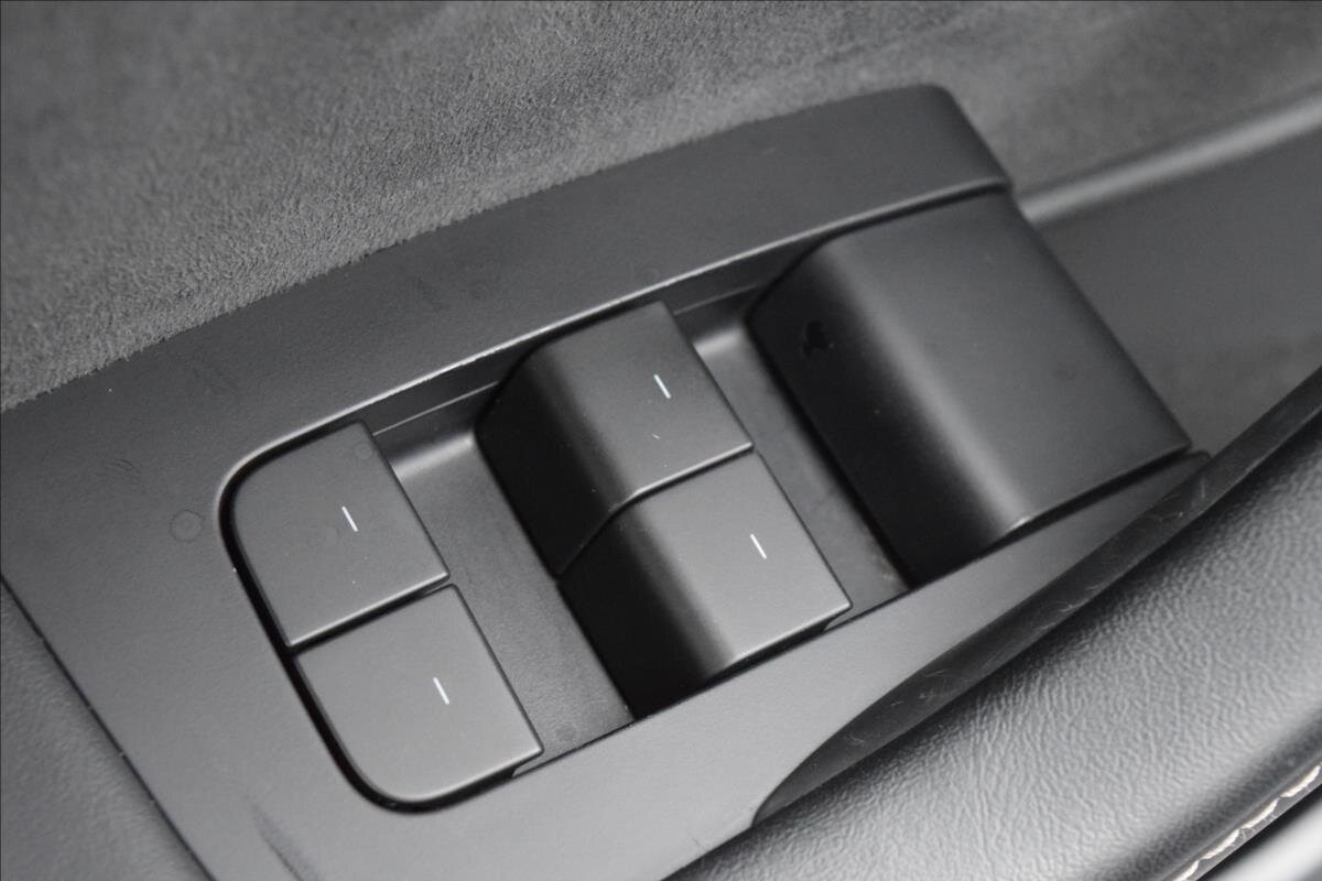 Tesla Model Y SUV / Terénní 0,0 378 kw