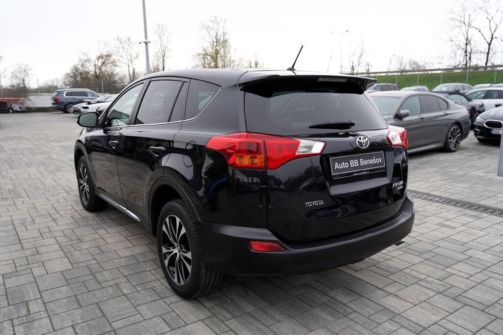 Toyota RAV4 SUV / Terénní 2,0 l 91 kw
