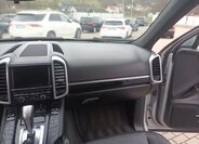Porsche Cayenne Kombi 3,0 l 180 kw