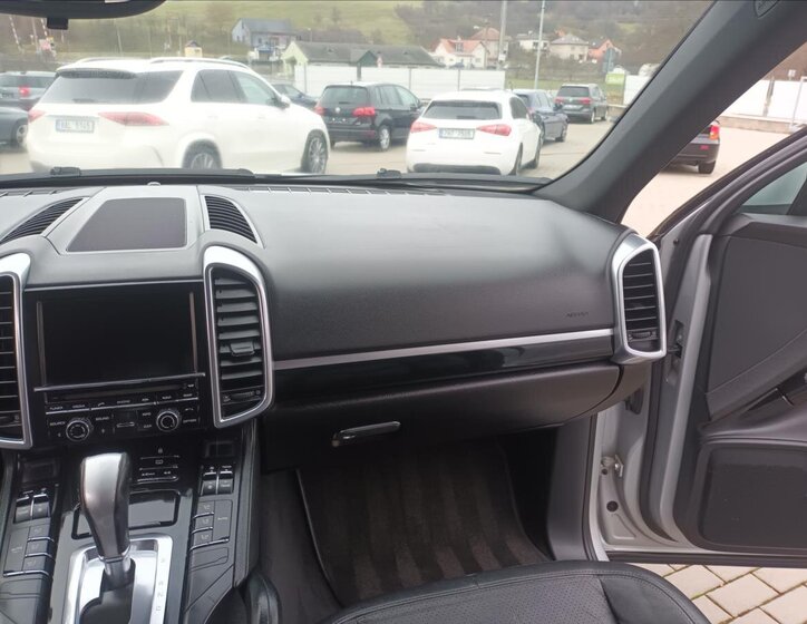 Porsche Cayenne Kombi 3,0 l 180 kw