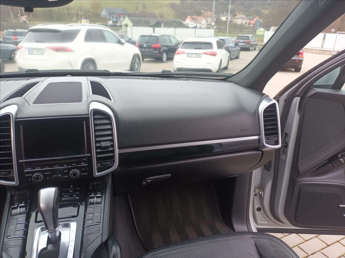 Porsche Cayenne Kombi 3,0 l 180 kw